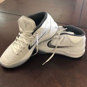 Boy’s Kobe Bryant basketball shoes